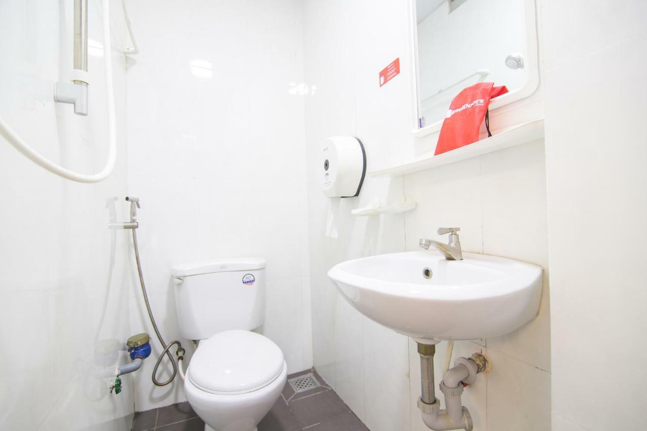 ホテル Reddoorz Near Khu Che Xuat Tan Thuan 2 ホーチミン市 エクステリア 写真