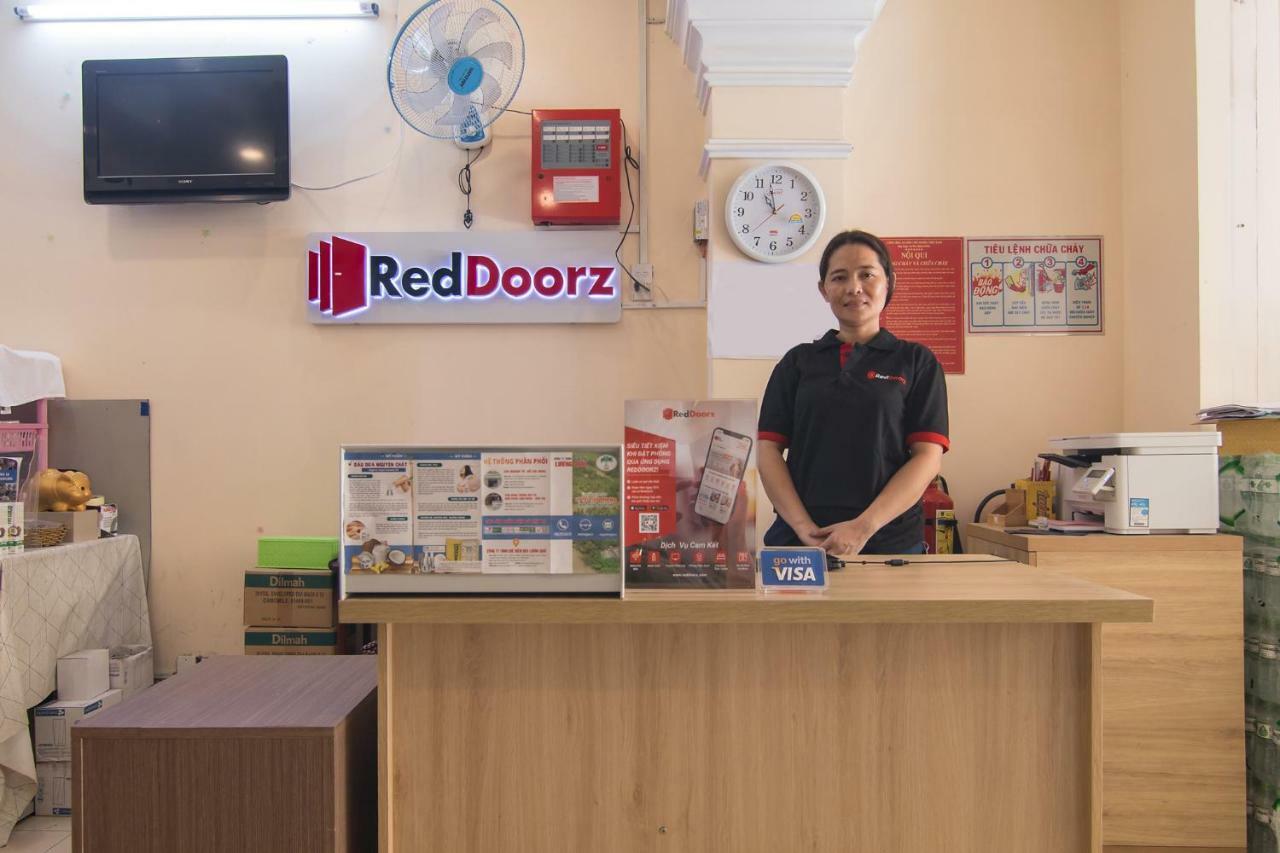 ホテル Reddoorz Near Khu Che Xuat Tan Thuan 2 ホーチミン市 エクステリア 写真