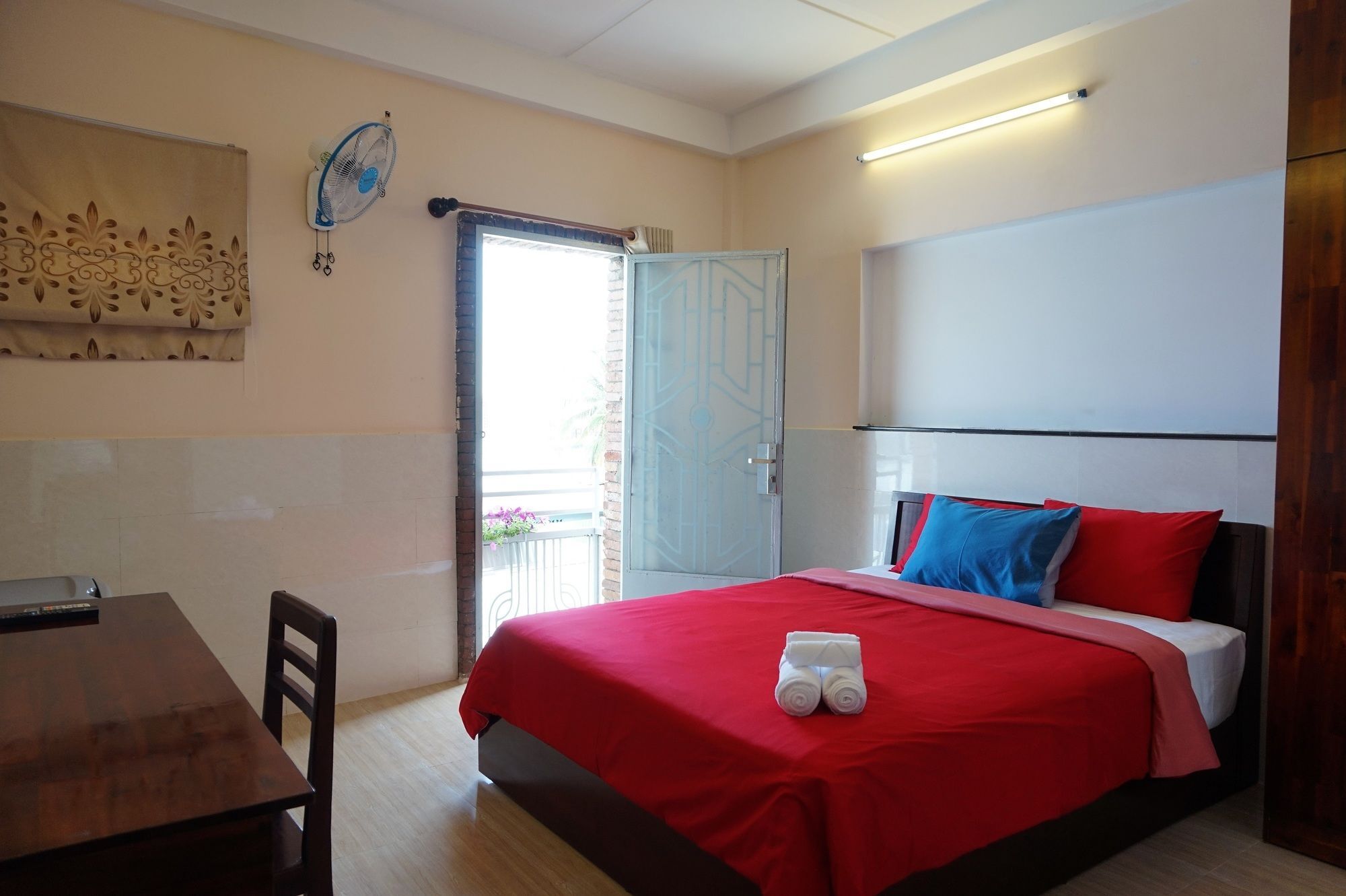 ホテル Reddoorz Near Khu Che Xuat Tan Thuan 2 ホーチミン市 エクステリア 写真