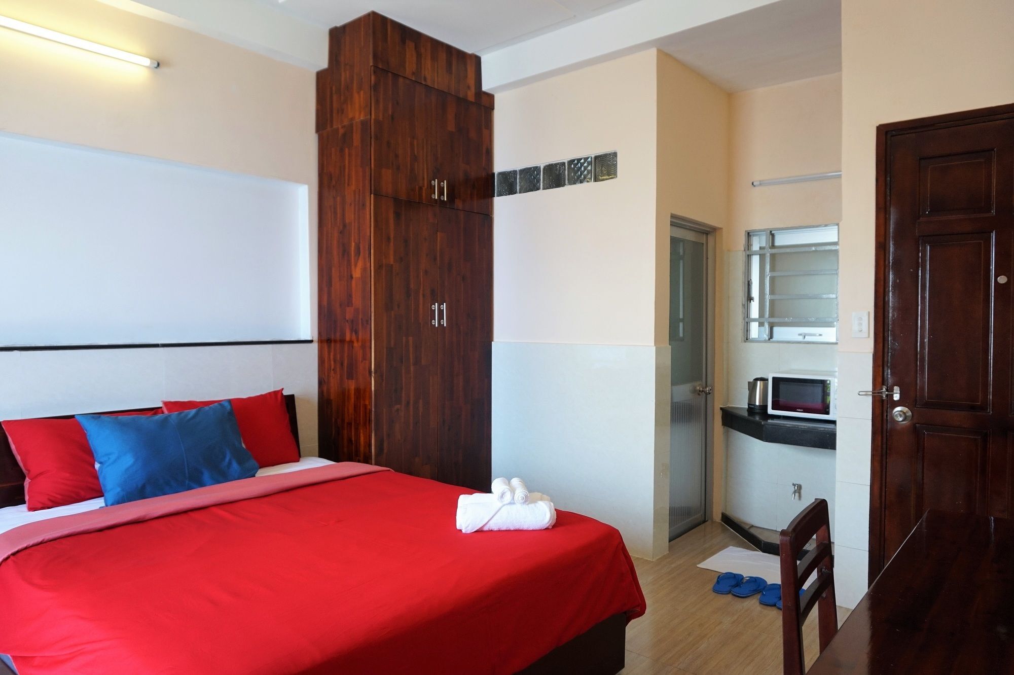 ホテル Reddoorz Near Khu Che Xuat Tan Thuan 2 ホーチミン市 エクステリア 写真