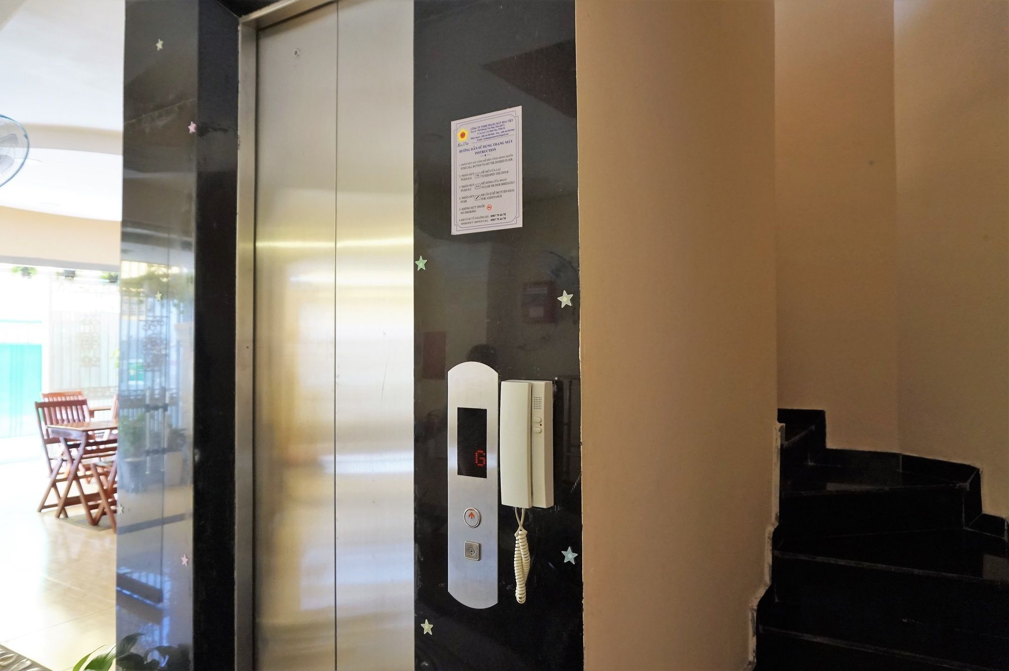 ホテル Reddoorz Near Khu Che Xuat Tan Thuan 2 ホーチミン市 エクステリア 写真