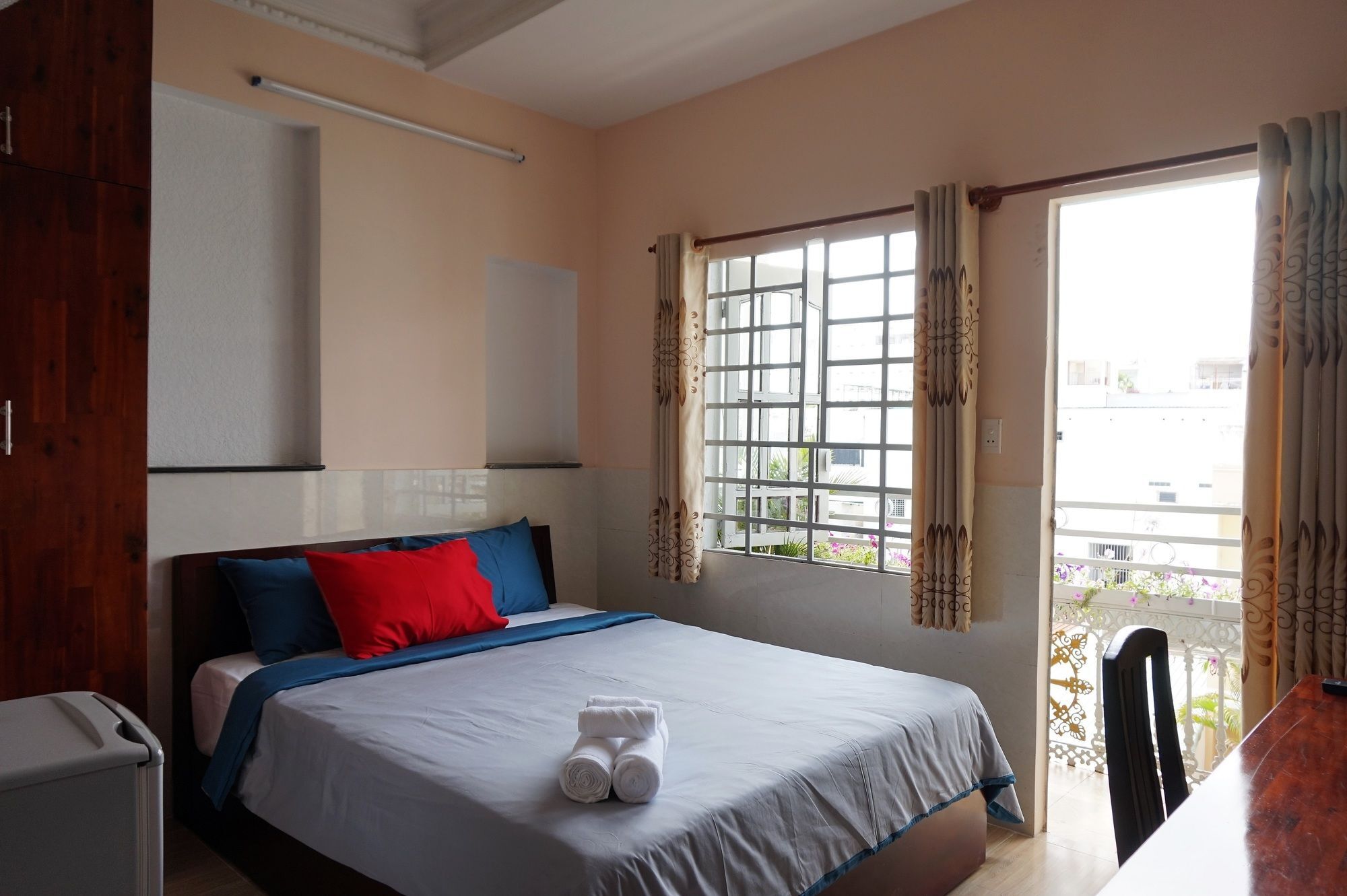 ホテル Reddoorz Near Khu Che Xuat Tan Thuan 2 ホーチミン市 エクステリア 写真