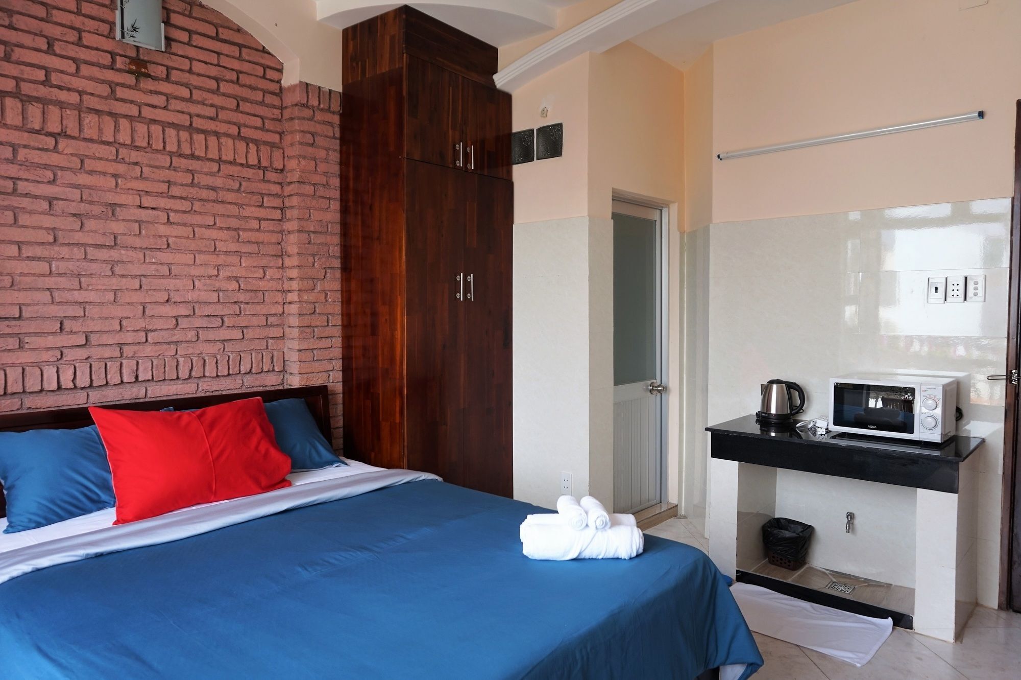 ホテル Reddoorz Near Khu Che Xuat Tan Thuan 2 ホーチミン市 エクステリア 写真