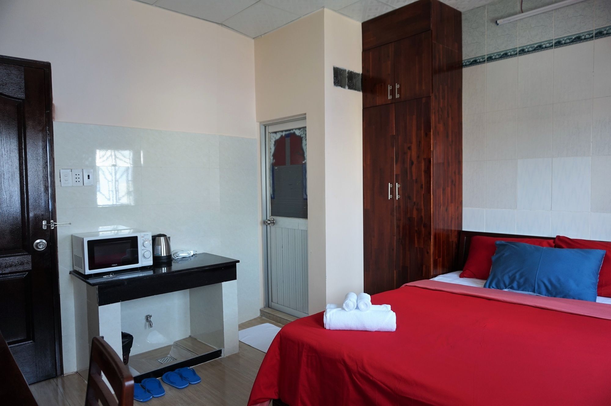 ホテル Reddoorz Near Khu Che Xuat Tan Thuan 2 ホーチミン市 エクステリア 写真